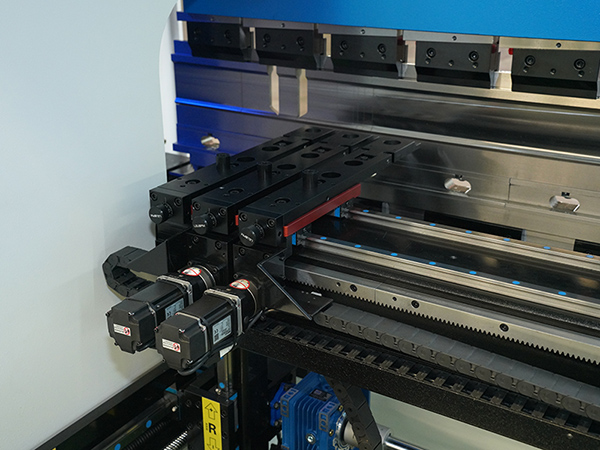 Tope Trasero CNC de 4 Ejes: X, R, Z1, Z2