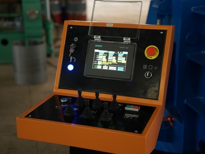  Máquina Curvadora de Placas